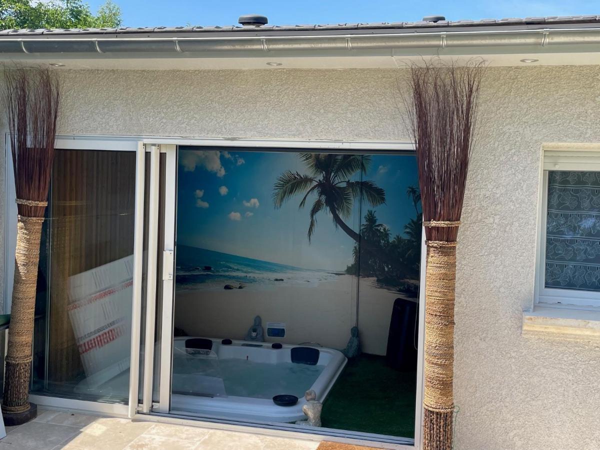Villa Le Miroir Domerat Esterno foto