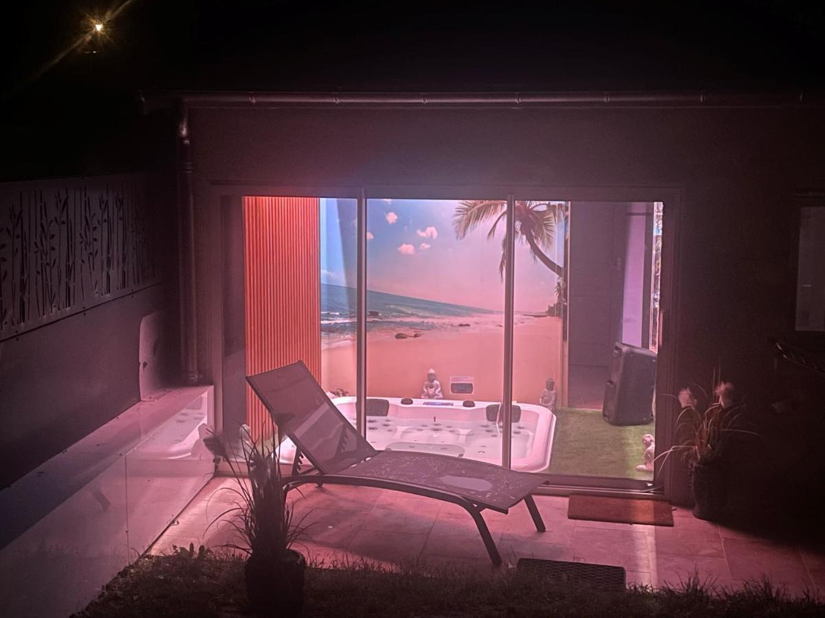 Villa Le Miroir Domerat Esterno foto